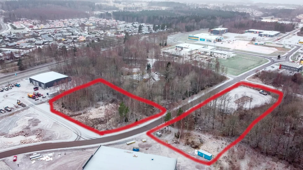 Vevstaken 1 och 2, samt Kondensorn ligger ungefär inom de röda markeringarna.