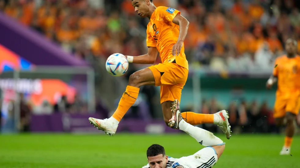 Cody Gakpo, med bollen, imponerade under VM och är klar för Liverpool. Arkivbild.