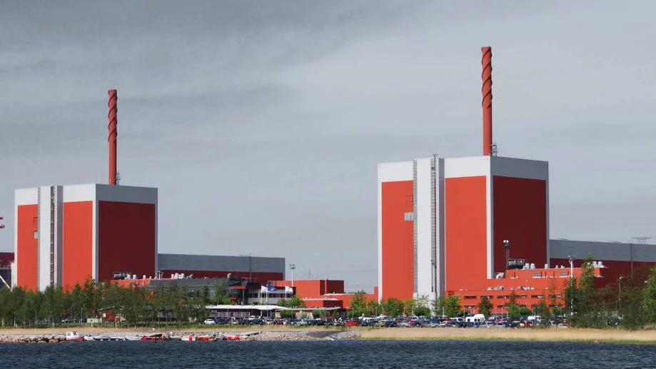 Finland. På andra sidan Bottenviken fortsätter man att satsa på kärnkraft. Här Olkiluoto kärnkraftverk i sydvästra Finland.