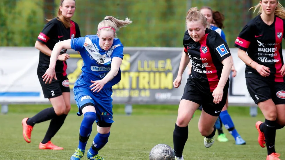 Cecilia Edlund, i blått, är en spelare som kan bli kontaktad av Assi.