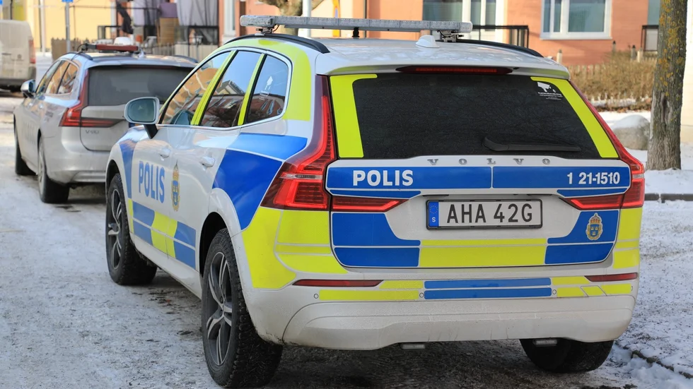 Polisen kunde snabbt gripa två personer efter knivrånet.