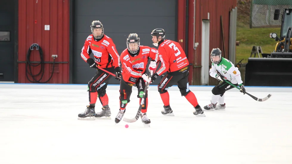 Tjust Bandy och Albin Juthe tog en betryggande seger mot Derby.