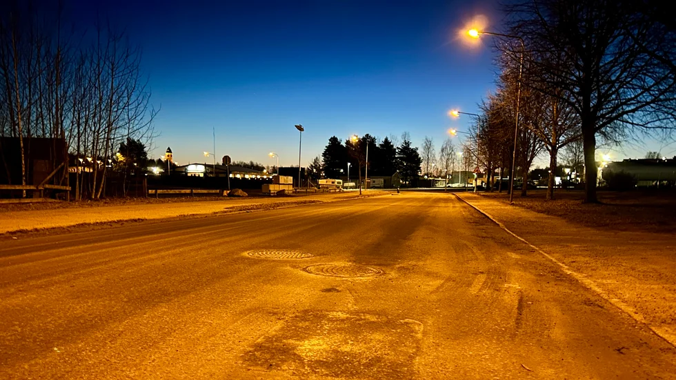 På lördagsmorgonen var den trasiga trafikön borta. 