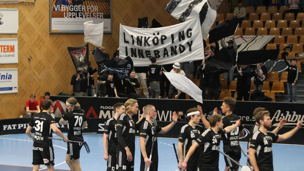 Libk fick fira sju mål framför egna klacken.