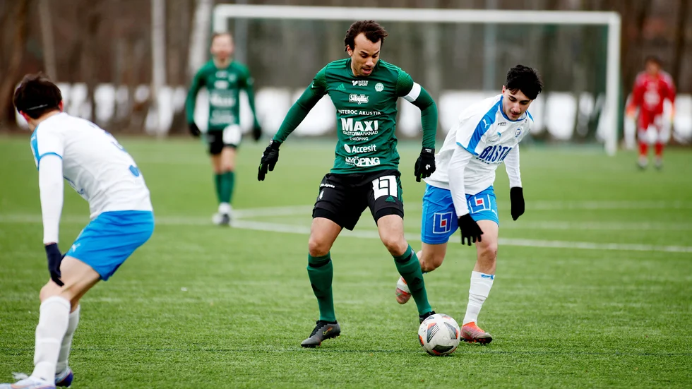 Alexander Persson Njie och ESK föll med 0-4 i träningsmatchen mot Djurgården. 
