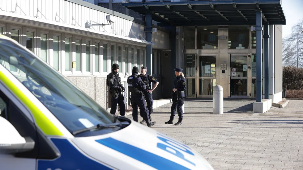 Om inte ens poliserna själva kan känna sig trygga med att säkerhetsrutinerna fungerar, hur ska de då på ett hållbart sätt kunna arbeta för att upprätthålla samhällets trygghet?