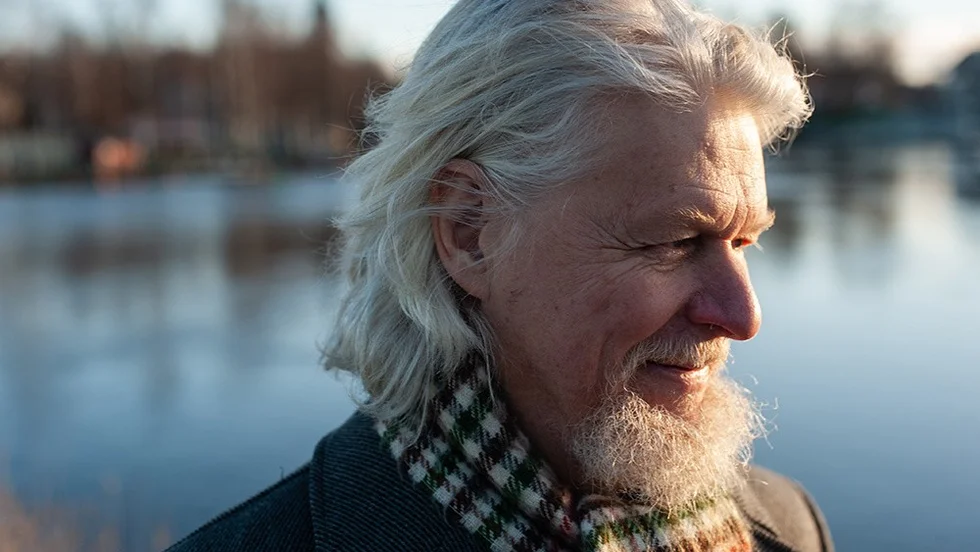 Lars Andersson räknas alltsedan debuten med "Brandlyra" på 1970-talet som en av sin generations främsta prosaister. Senast gav han i fjol dock ut diktsamlingen "Jordens ansikte" – hans debut som poet.