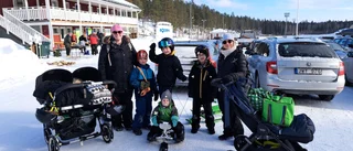 Björn, räv, elefant och familjer samlades på Pagladagen
