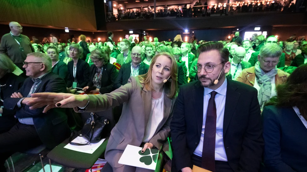 Både nyss avgångna Annie Lööf och nytillträdda Muharrem Demirok har erfarenheter av hur starka krafter vill utmåla dem som opålitiliga på olika sätt.
