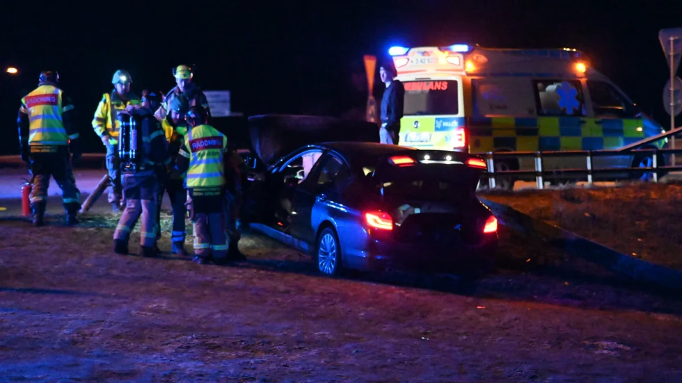 Bilen körde av vägen precis vid rondellen.