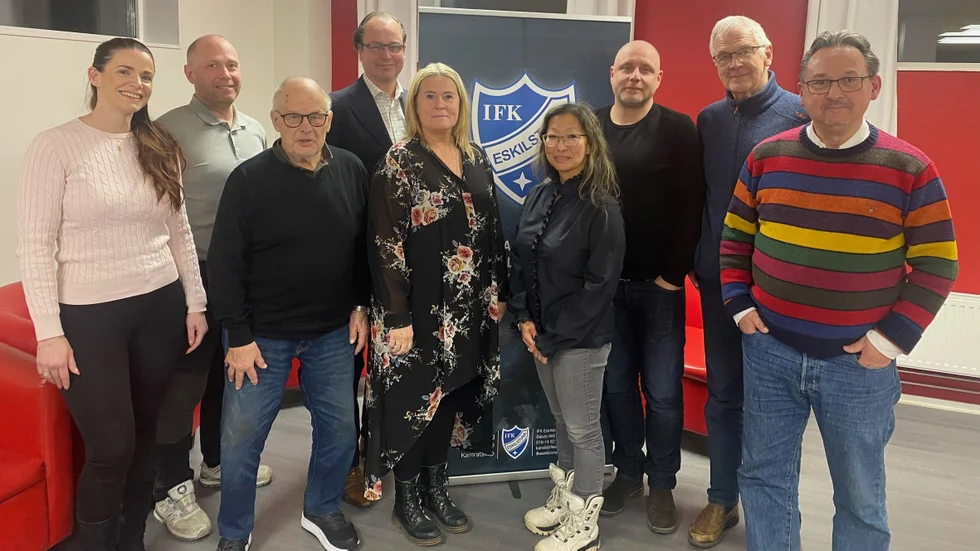 Här är IFK Eskilstunas nya styrelse från vänster: Annika Eriksson, Thomas Eriksson, Göran Hiredal, Pierre Kubalski, Åsa Kalmerén, Jessica Collin, Fredrik Eklund, Björn Barkman och Jaan Kuutmann. Saknas på bild gör Axel Wärme och Marcus Holmberg.