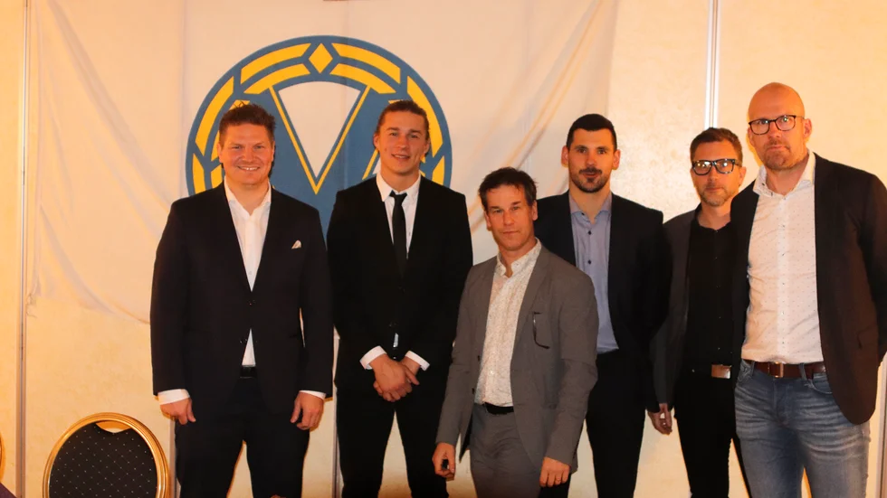 En sextett FVC-are som rivdes under avslutningen. Från vänster Daniel Grönvall, Niklas Rautiainen, Rickard Lönn, Vedran Benca, Mathias Gravem och Tobias Sander.