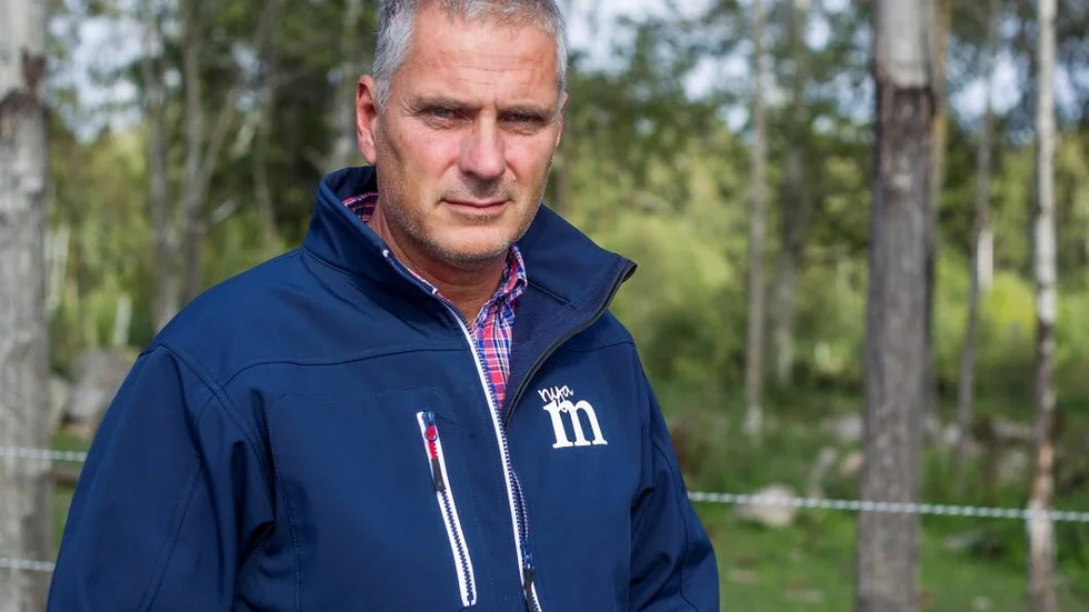 Moderaternas Kåre Friberg menar att det är ett demokratiskt haveri att majoriteten valt att hålla förstudien om bandyhallen hemlig.