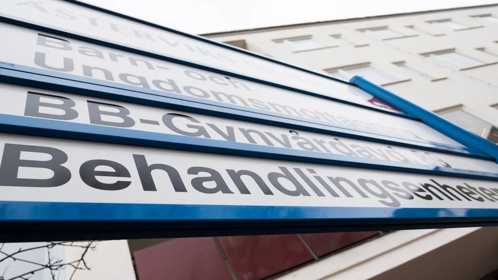 Tidigare landstingsrådet Lena Segerberg (S) ger svar om behandlingsenheten.