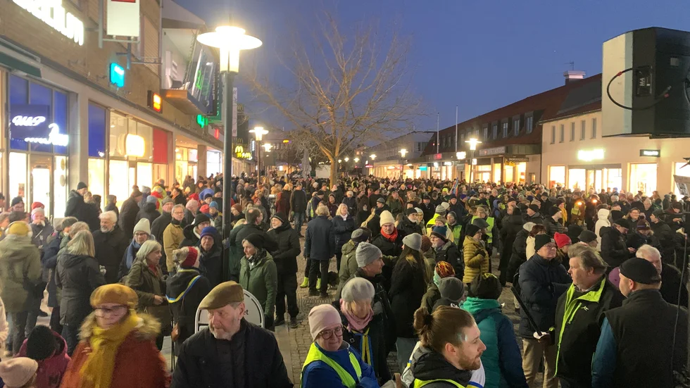 Omkring 2000 personer samlades på Öster för att sedan tåga tillsammans till Almedalen.