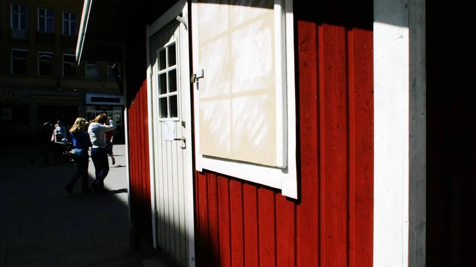 Låst i valstugan.