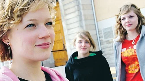 Christina Ericsson, Filippa Rudström och Linnea Nord kallar sig alla feminister. Allt annat vore konstigt, menar de. Foto: Daniel Bennelid