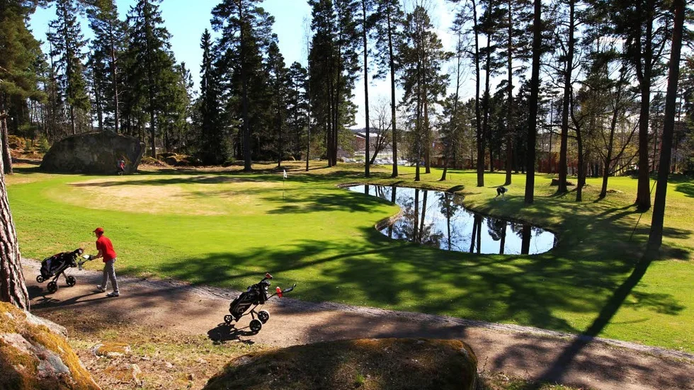 Linköpings golfbana. Området bör bebyggas, tycker skribenten.