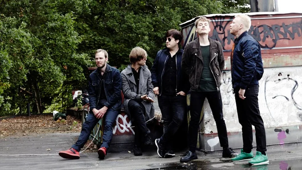 Mando Diao är tillbaka med sitt åttonde album, denna gång utan Gustav Norén, som lämnade bandet 2015. I sommar turnerar bandet Sverige och Europa.