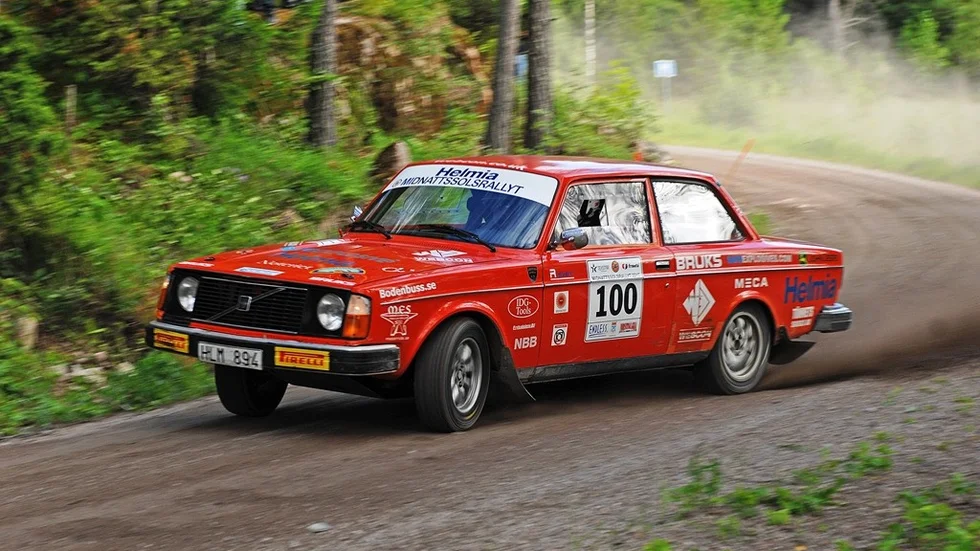Fjolårstvåan Arne Rådström är anmäld och sugen på revansch. Redan nu lutar det åt succé för KAK Midnattssolsrallyt 2016. Byline: Fotogubben