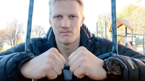 Hårdingen Sebastian Nilsson är en riktig tuffing och har blivit en publikfavorit för många VH-anhängare. Nu är han laddad inför mötet mot Vita Hästen.