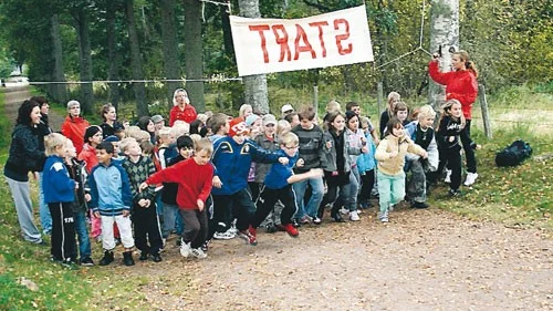 Där gick startskottet... Lågstadiet sprang Skoljoggen i Herrgårdsparken.
