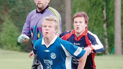 Det blev tätt och svängigt i fotbollsderbyt mellan Mörlunda och Virserum/Järnforsen.