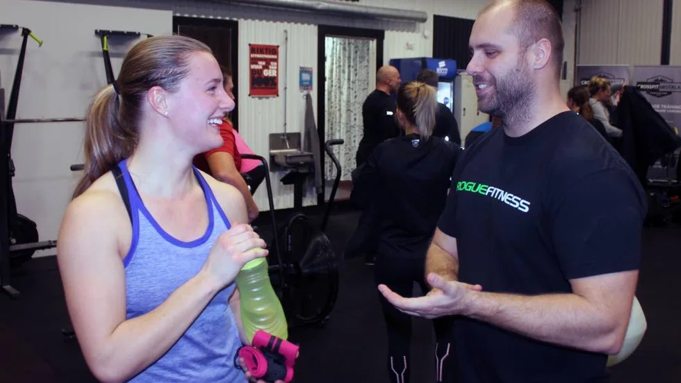 FLYTT. Gustav Hjort, coach och delägare som ses till höger, flyttar nu Crossfit Motala till tryckerilokalen i det gamla tidningshuset på Industrigatan.
