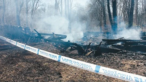 Brandplatsen är avspärrad i avvaktan på polisens tekniska undersökning.
