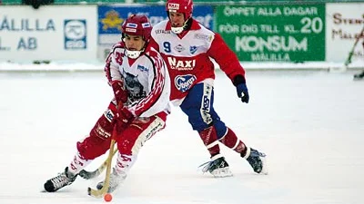 Denis In-Fa-Lin är på gång till Vetlanda BK, men Målilla Bandy är inte så pigga på att bryta kontraktet med honom i förtid.