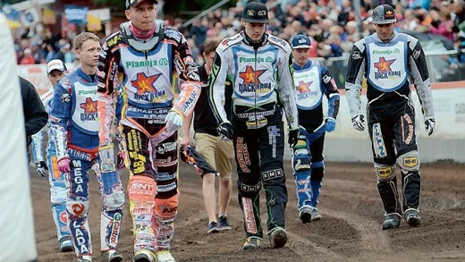 Gick inte vägen. Dackarna höll länge jämna steg med Piraterna borta, men på slutet var Motalalaget för starkt.