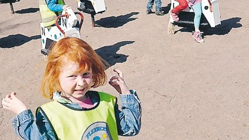 Olivia Hermansson och många andra hittade sin egen Lilla Gubbe i sittvänlig variant att gunga iväg på.