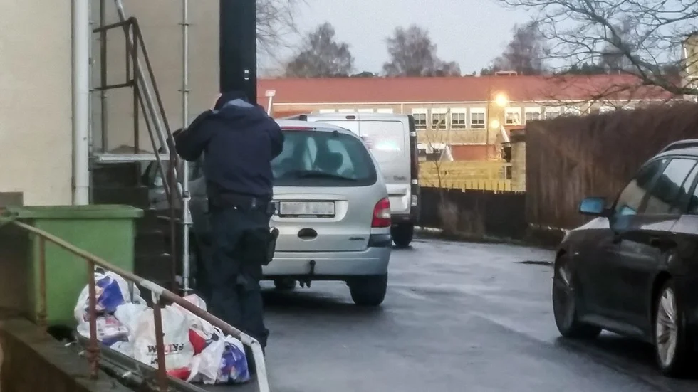 Polisen letar efter ledtrådar. Foto: Roger M Carlsson