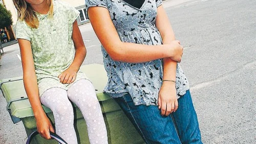 Åsa Ströberg, förälder, tvivlar på att löftet inför 2010 kommer att infrias. Dessutom, påpekar hon, två år är en väldigt lång tid för ett barn. Till och med hennes yngre dotter Sara, som nu går i fyran, kommer ha gått ut skolan när renoveringen beräknas stå färdig.