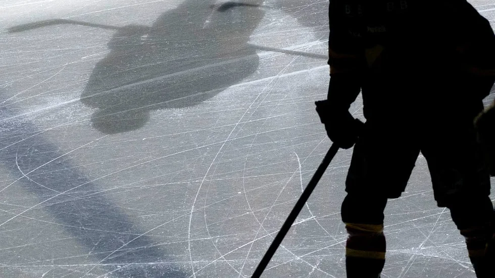 Hockeyåtal. "Ishockey är en sport där närkontakt mellan spelare är en del av sporten men att försvara ett fegt påhopp har jag svår att förstå" skriver Christer Larsson.