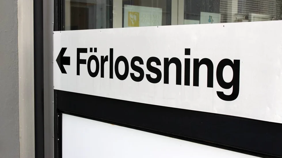 Tio av landets totalt femton förlossningsverksamheter har enligt SR Ekot minst en gång låtit bli att anmäla sig själva vid en allvarlig vårdskada under 2018.