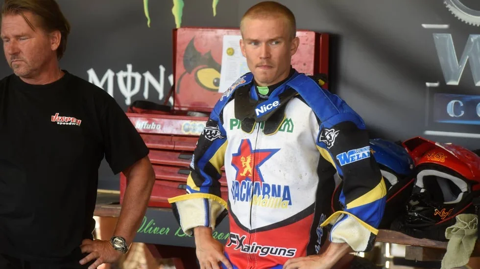 Oliver Berntzon laddar för lördagens GP-tävling i Hallstavik.