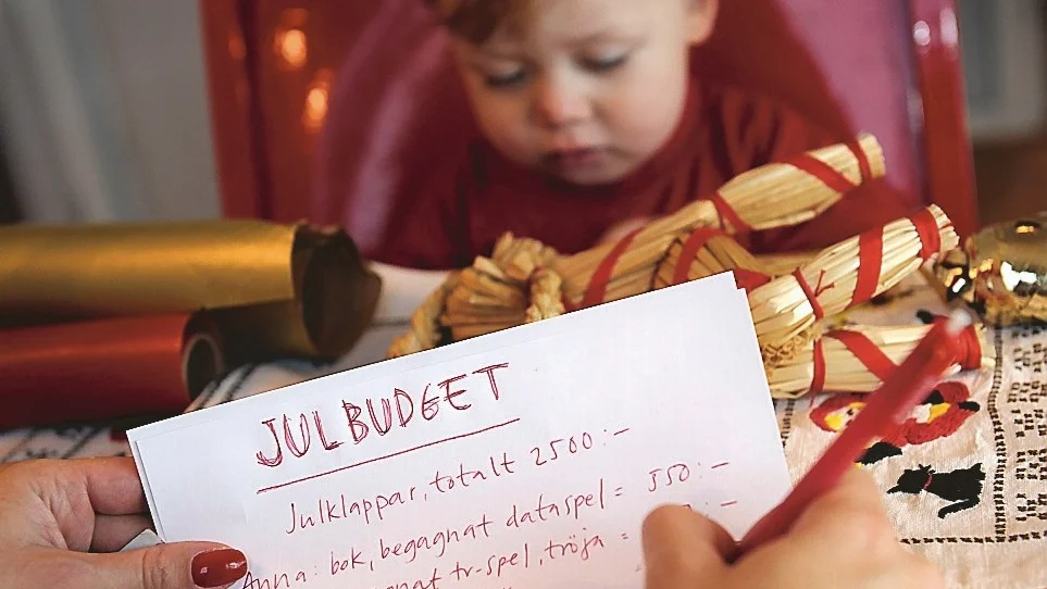 Inte alla som har råd att lägga tusenlappar på mat och julklappar.