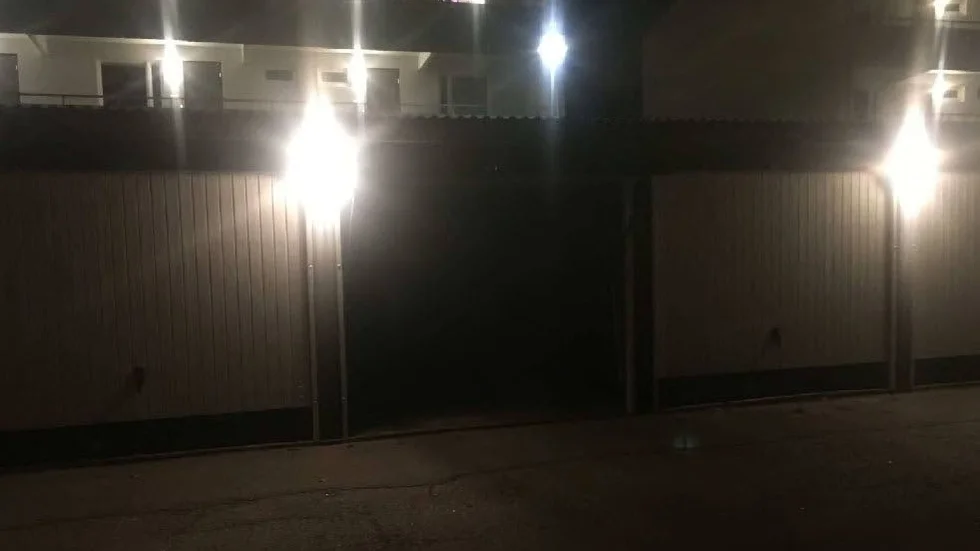 De misstänkta plockade på sig bland annat verktyg i garaget på Ulaxgatan.