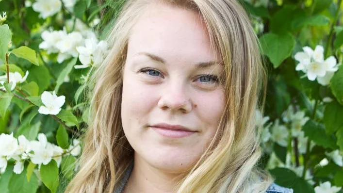 Tora Greiff Bergström från Motala arbetade som kostymassistent på filmen om Ted Gärdestad.