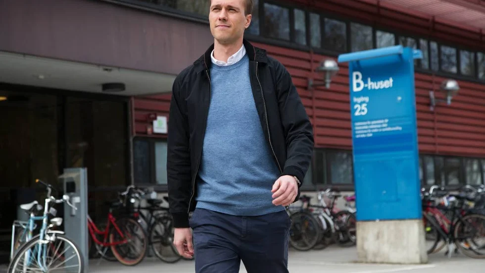 Industridoktorand. Saab-ingenjören Per Boström ska nu forska vid LiU fyra dagar i veckan, inom ett av Sveriges största forskningsprogram.