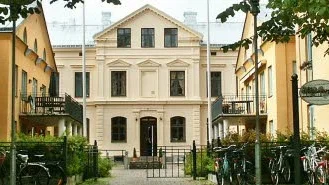 Hela huvudbyggnaden ska renoveras och till hösten 2017 ska nio lägenheter stå inflyttningsklara.