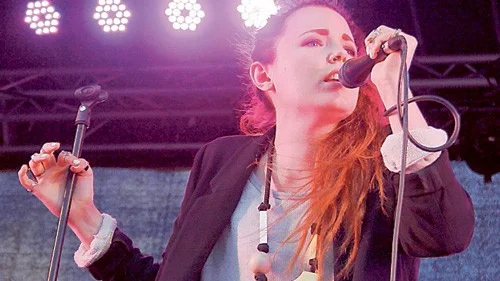 Miriam Bryant var först ut på Rockparty-scenen och hon står redan i porten mot ett bredare genomslag. Foto: Sandra Madestam