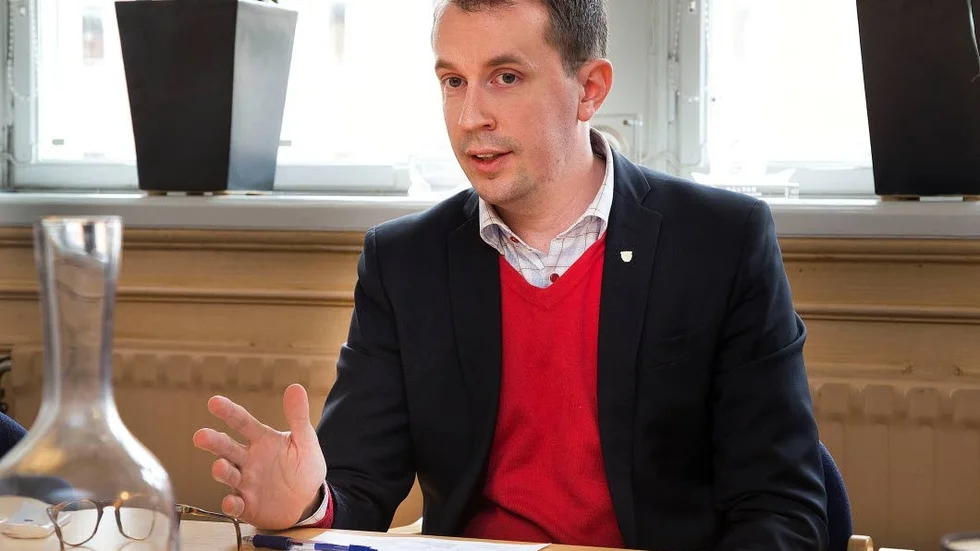 "Jag tror att vi politiker måste bli tydligare och våga säga de saker som medborgare kommer till oss med." säger Christian Gustavsson (M).