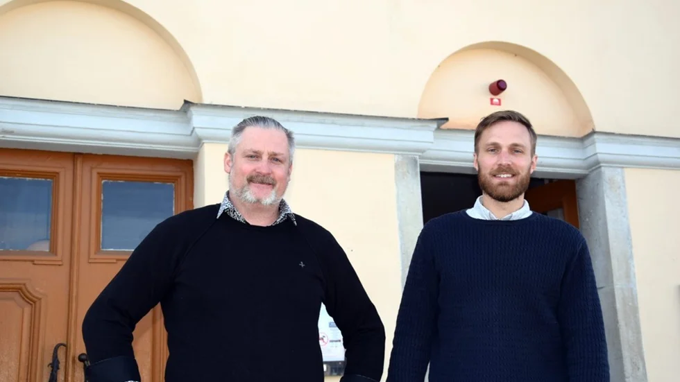 Tobias Ahlstedt och Johan Öhrling Elltorp jobbar hårt med att planera sommarens alla aktiviteter. Foto: Roger M Carlsson