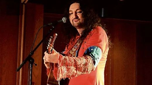 Thomas Di Leva bjöd på en underbar konsert på Hulingen.