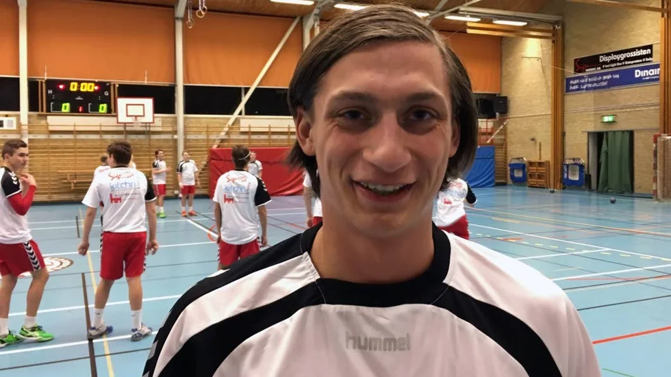 FRAMÅT. Vadstenakillen Anton Högberg siktar högt med sin handboll. 15-åringen vill kunna leva på sporten i framtiden.