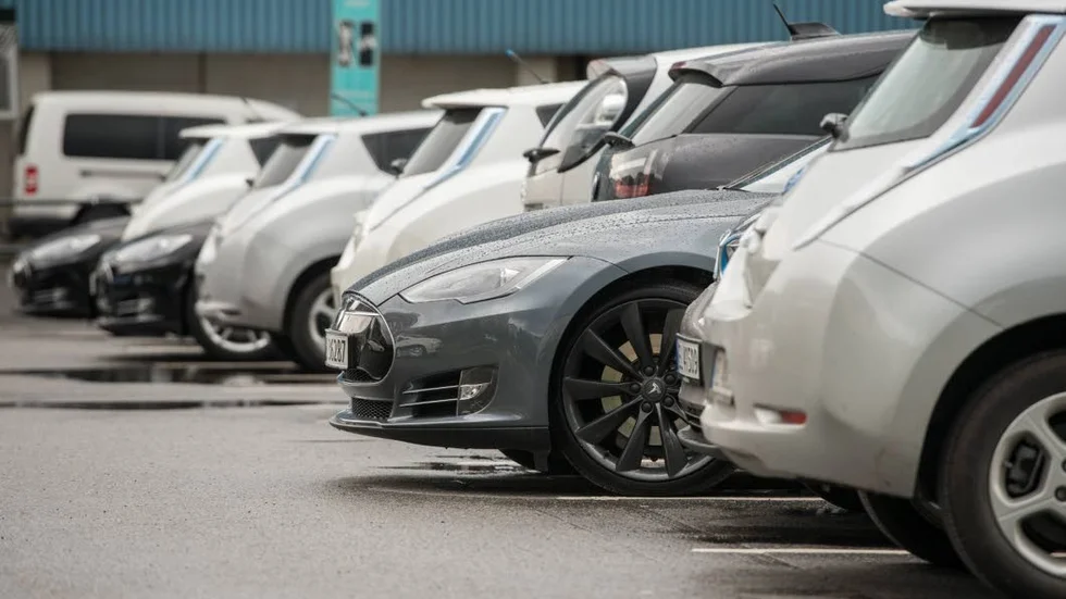 Stölderna av led-ramper har skett på både större parkeringar och hemma på uppfarten.