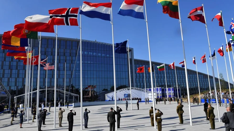 Europas säkerhet vilar på samarbeten mellan länder i den Europeiska unionen och i Nato.