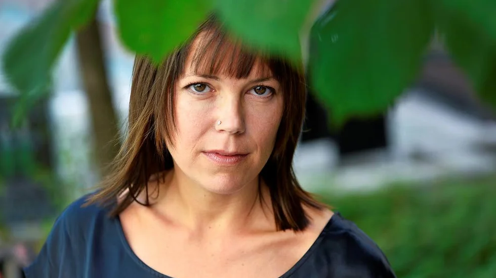 Författarbesök. Elisabeth Hjorth är författare, forskare och lärare vid Konstfack i Stockholm. I maj besöker hon Söderköping.